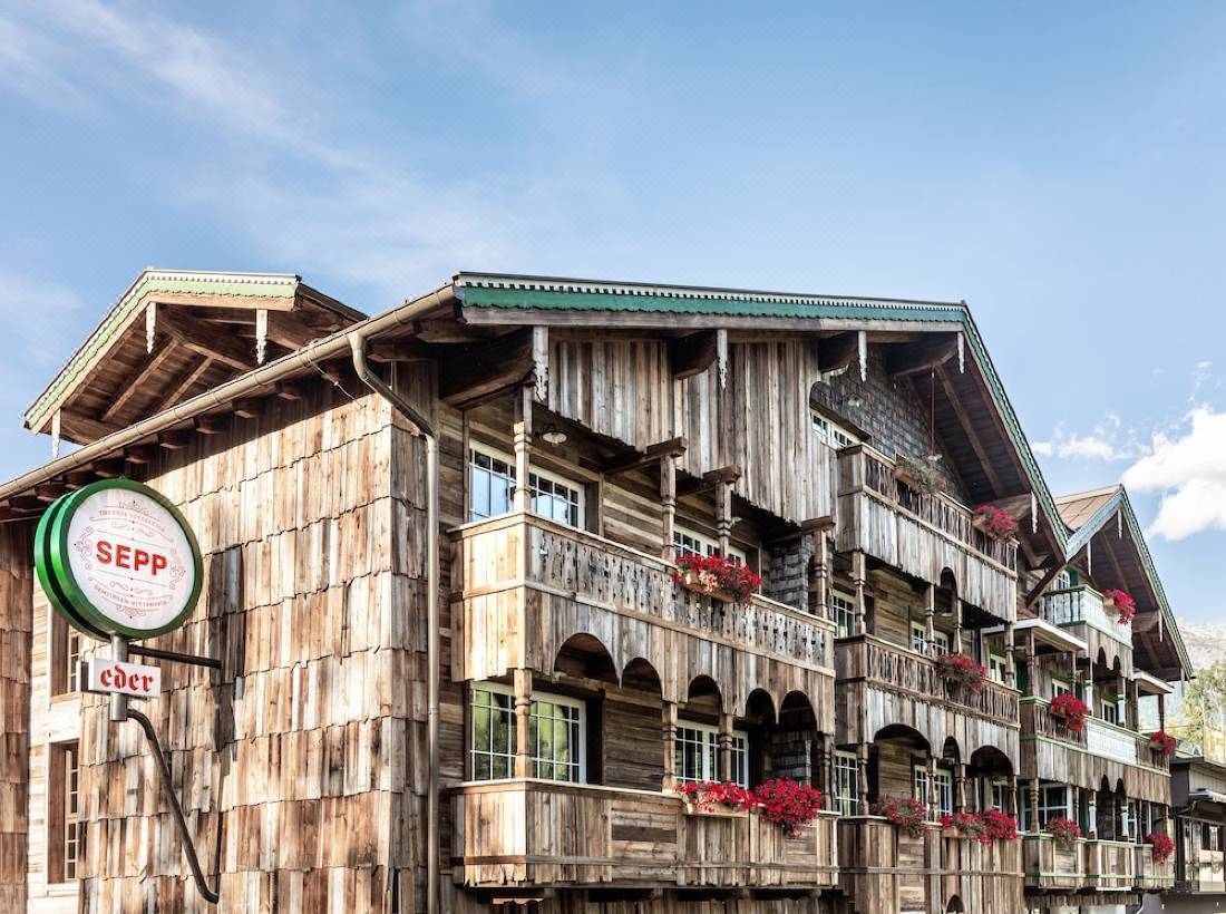 thai food alpine grand rapids