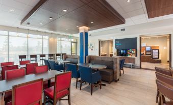 Holiday Inn Express & Suites Moreno Valley - Riverside