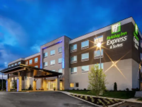 Holiday Inn Express & Suites MADISON by IHG Hotels in Lake County