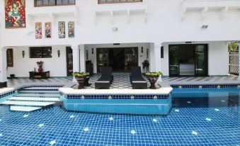 Pool Garden Villa in Pattaya City Center  by Guo
