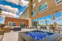 Holiday Inn Express & Suites Okemos - University Area Hotels in Okemos