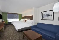 Holiday Inn Express & Suites Selma