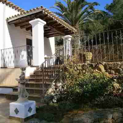 4 Bedrooms Villa with Private Pool, Jacuzzy and Furnished Garden at Santa Eulària des Riu Hotel Exterior