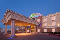 Holiday Inn Express & Suites Eagle Pass Hotels near Footaction