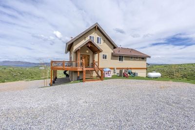 Hotel Exterior Yard is Kids Paradise! Beach Access! Tons of Space! Photo