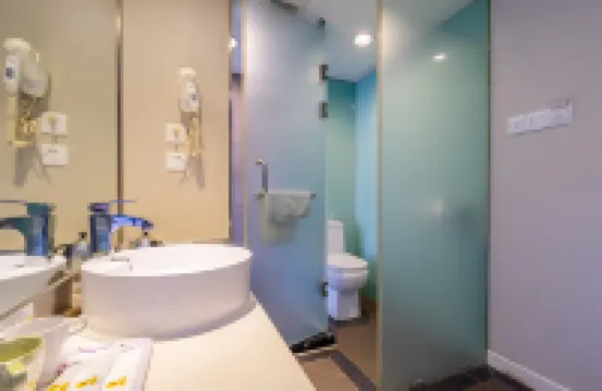Super 8 Hotel (Lanzhou Dongfanghong Metro Station) Hotels near Chengguan