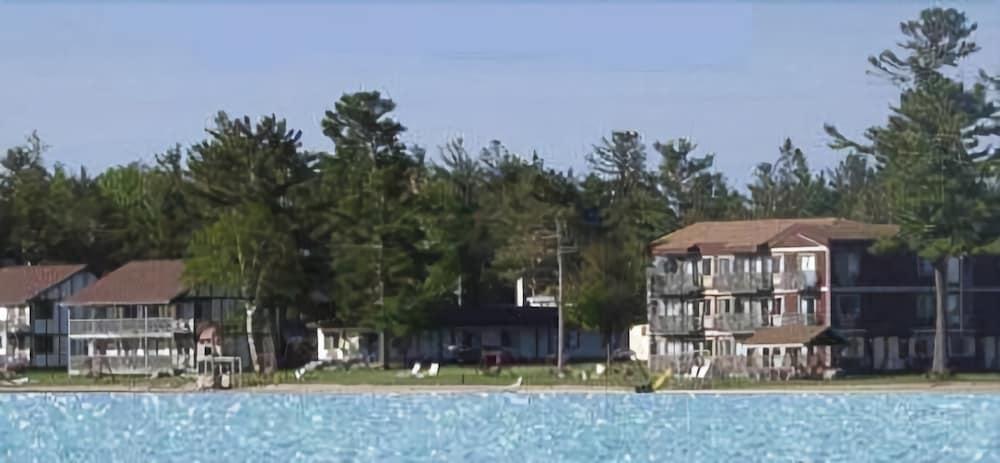 Waterfront Inn Mackinaw City