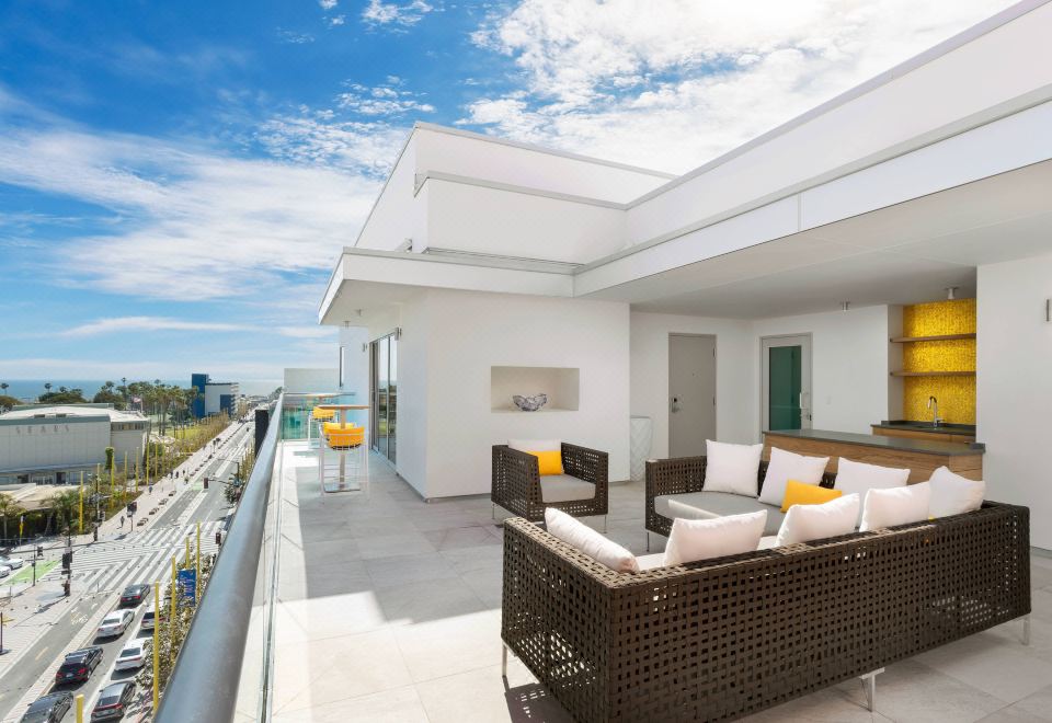 코트야드 산타 모니카 수영장