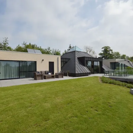 Lovely Holiday Home 'Walleken' with a Pond