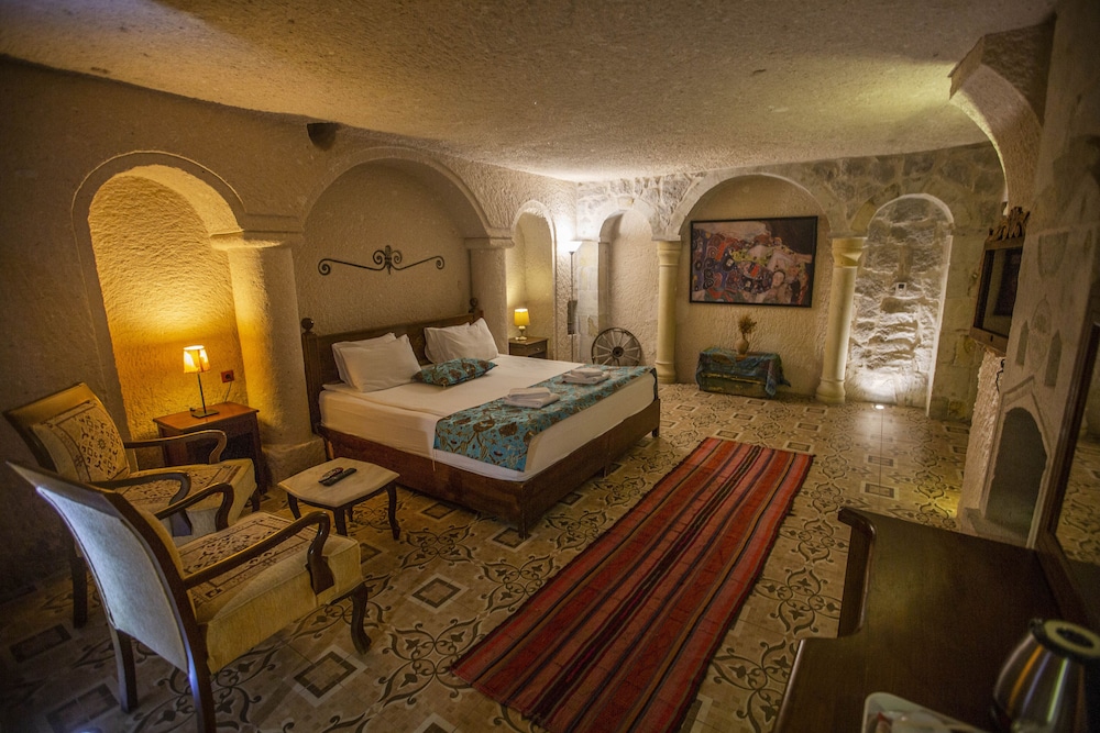 Hermes Cave Hotel