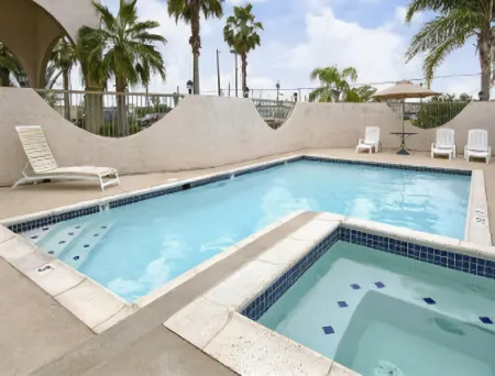 Super 8 by Wyndham Houston/Webster/NASA