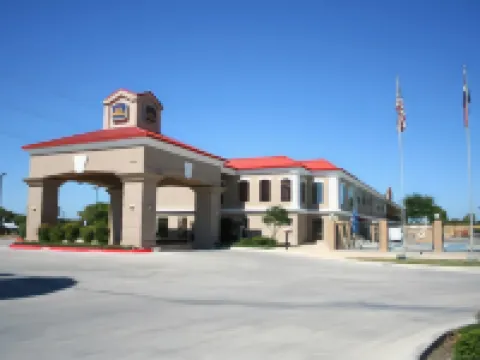 Best Western Inn  Suites Hotels near Schlitterbahn Waterpark New Braunfels