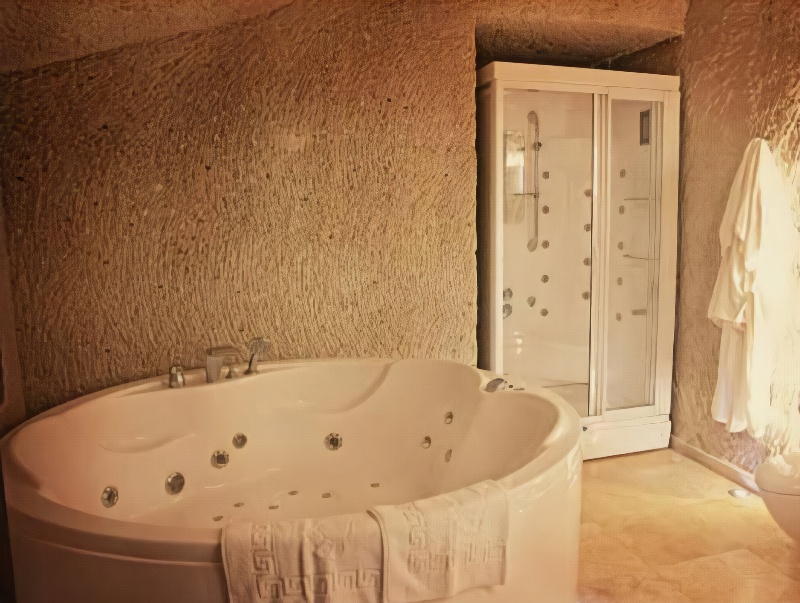 Roma Cave Suite