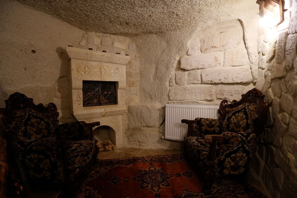 Nar Cave House