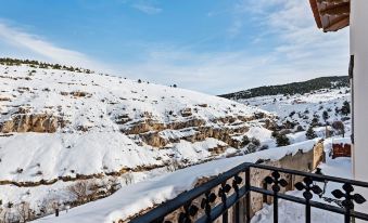 Plush Apartment in Gudar with Heating - Housity