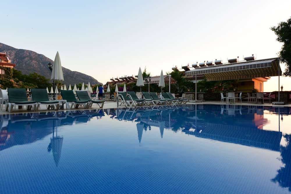 Perdikia Hill Hotel and Villas