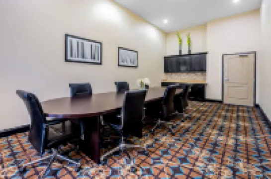 La Quinta Inn & Suites by Wyndham Marshall