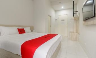 RedDoorz Apartment @ Dramaga Tower