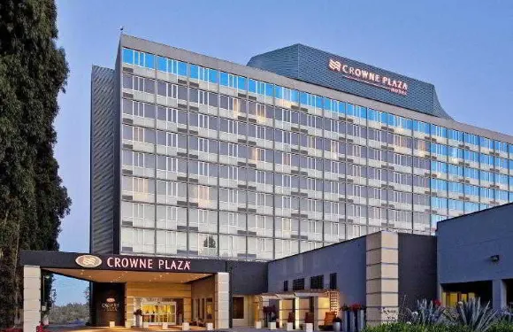 舊金山機場皇冠假日酒店