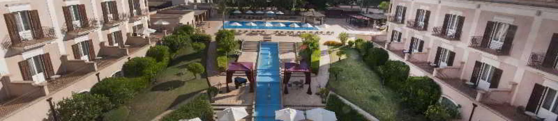 Khách sạn cao cấp