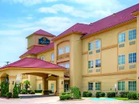 La Quinta Inn & Suites by Wyndham Cleburne クリーバーンのホテル