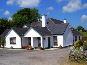 Valley Lodge Room Only Guest House