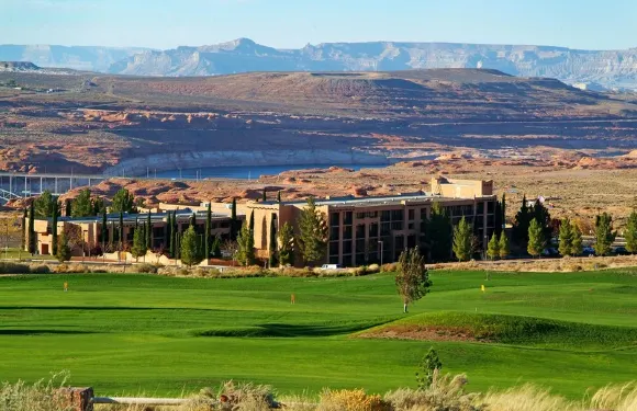 鮑威爾湖佩奇萬怡酒店