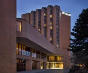 The Westin Toronto Airport Отели рядом с достопримечательностью «Ричвью сквер»
