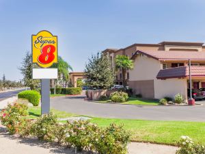 Super 8 by Wyndham Visalia