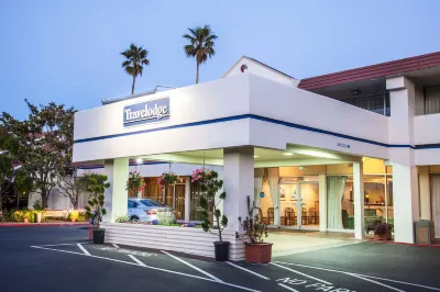 Travelodge by Wyndham Monterey Bay Các khách sạn gần Monterey State Historic Park