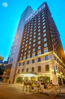 Magnolia Hotel St. Louis, a Tribute Portfolio Hotel Hotel dekat Old Courthouse