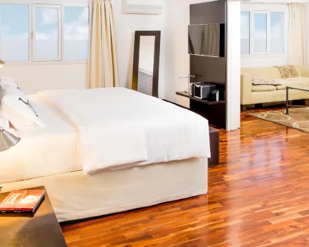 託洛薩酒店 馬德林港酒店