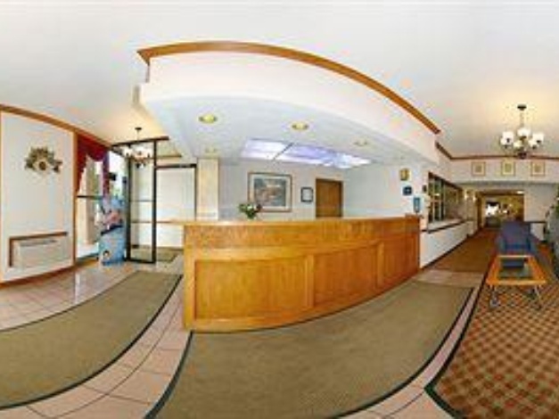 Howard Johnson by Wyndham Waukegan Great Lakes