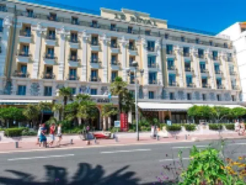 皇家藍色假日酒店 鄰近英國人散步大道的酒店