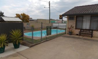 Cowra Crest Motel