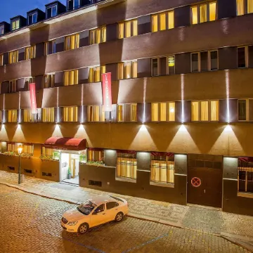 Cloister Inn Hotel Отели рядом с достопримечательностью «Карлов мост»