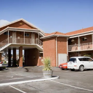 Courtyard Motor Inn