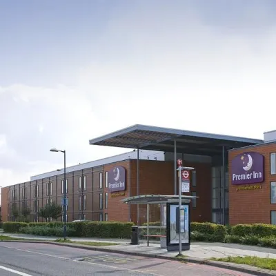 Premier Inn London Heathrow Airport T2 & T3 - Bath Road Hotels near Heston Services M4