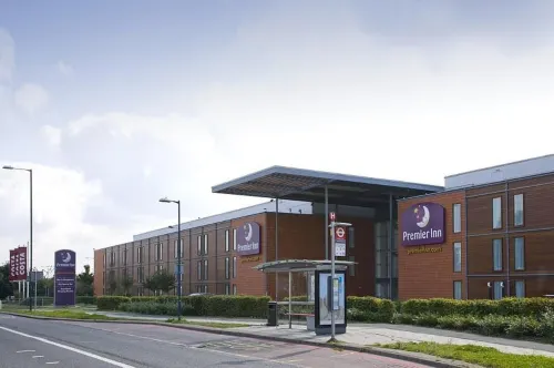 Premier Inn London Heathrow Airport T2 & T3 - Bath Road Hotels in Hillingdon