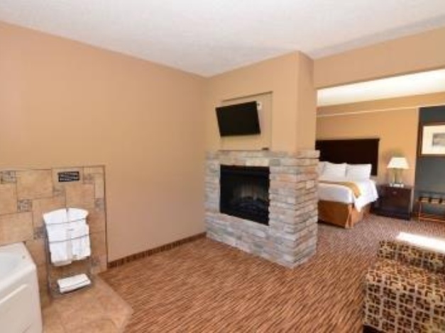 Cobblestone Inn & Suites - Denison Majestic Hills