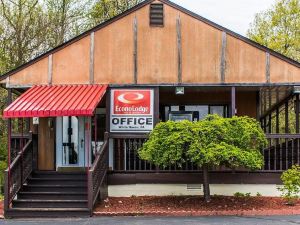 Econo Lodge Inn & Suites Lake Harmony - Pocono Mountains Area