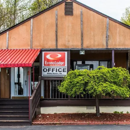 Econo Lodge Inn & Suites Lake Harmony - Pocono Mountains Area