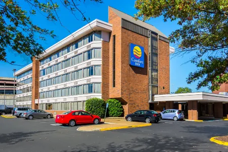 Comfort Inn Отели рядом с достопримечательностью «Exxon»