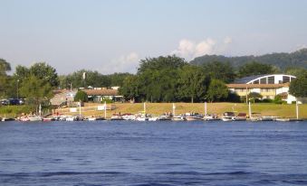 AmericInn by Wyndham la Crosse Riverfront Conference Center