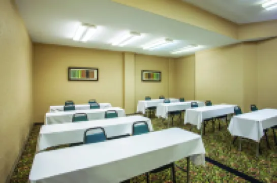 La Quinta Inn & Suites by Wyndham Portland Airport