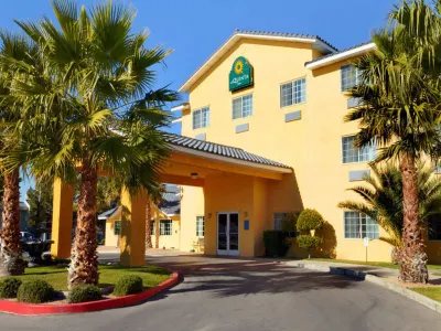La Quinta Inn & Suites by Wyndham Las Vegas Nellis Hotels in der Nähe von Las Vegas Motor Speedway