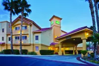 La Quinta Inn & Suites by Wyndham Tucson Airport Hotel a 