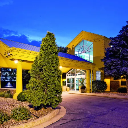 La Quinta Inn & Suites by Wyndham Appleton College Avenue
