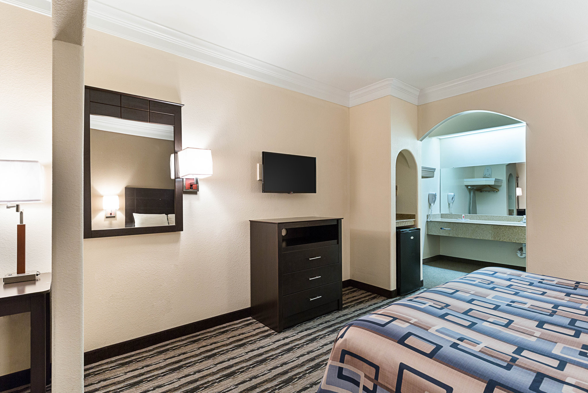 Red Roof Inn & Suites Houston - Humble/IAH Airport