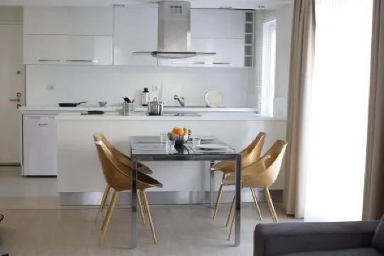 納迪尼桑塔希公寓